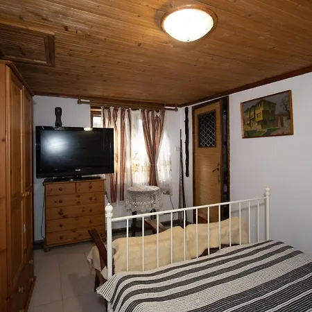 старата баkалия The Old Grocery, Guest