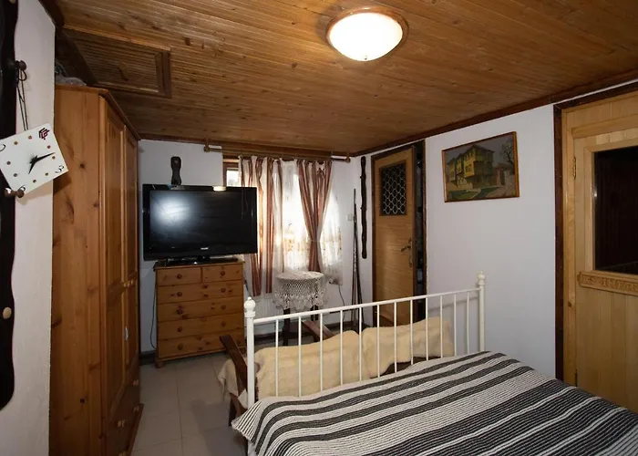 старата баkалия The Old Grocery, Guest